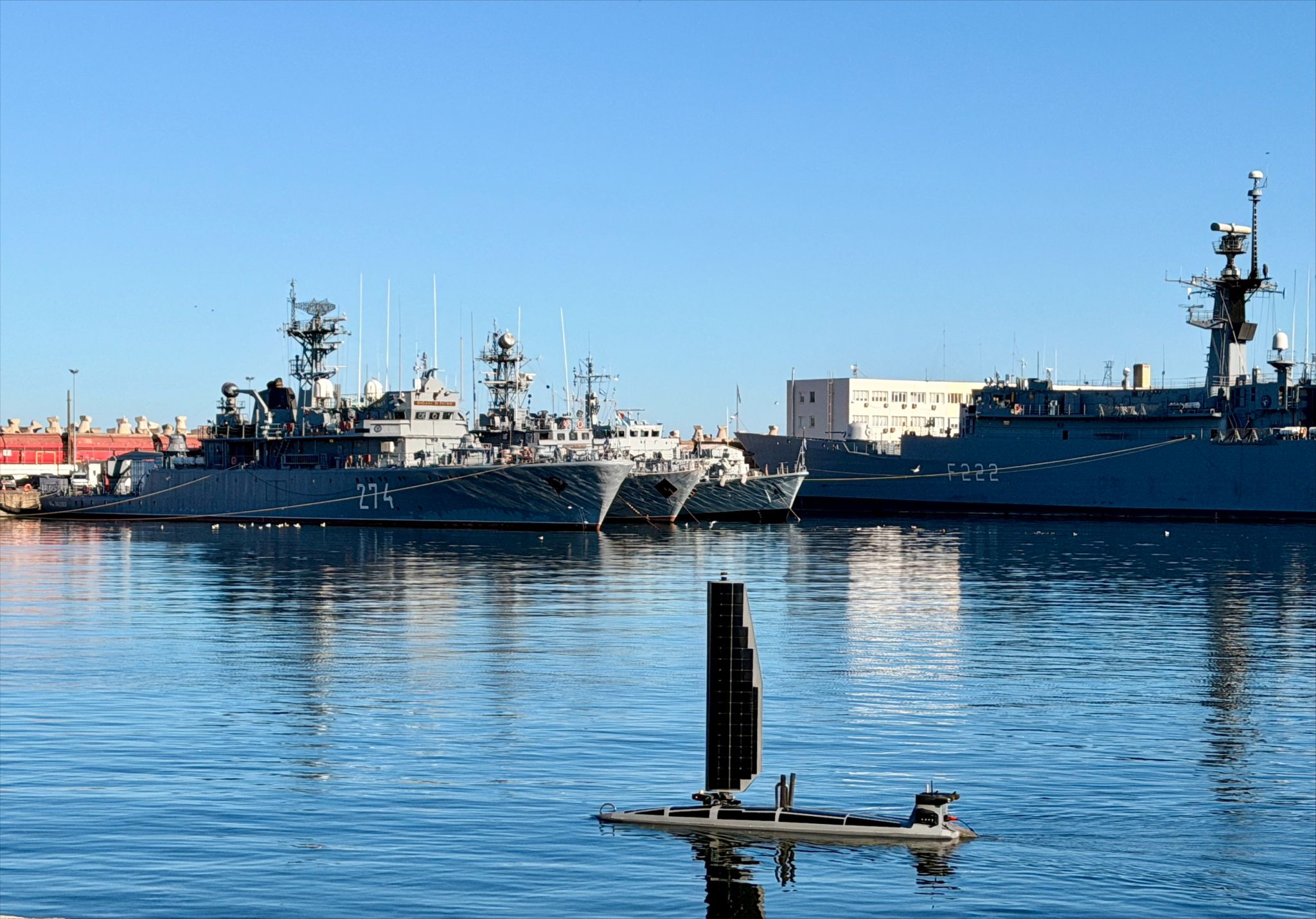 Autonomous solar marine platform